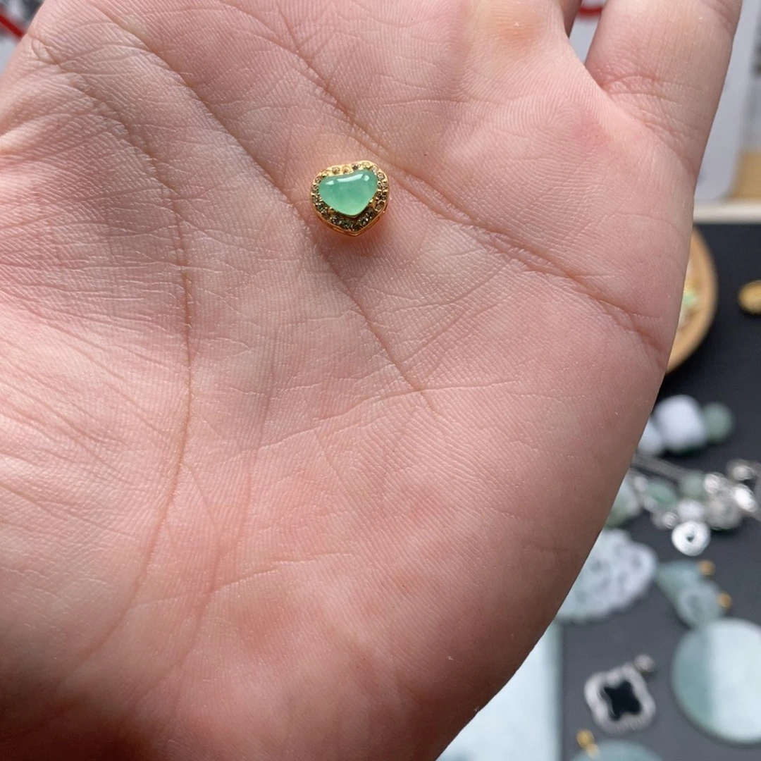 翡翠未镶嵌颈饰你有