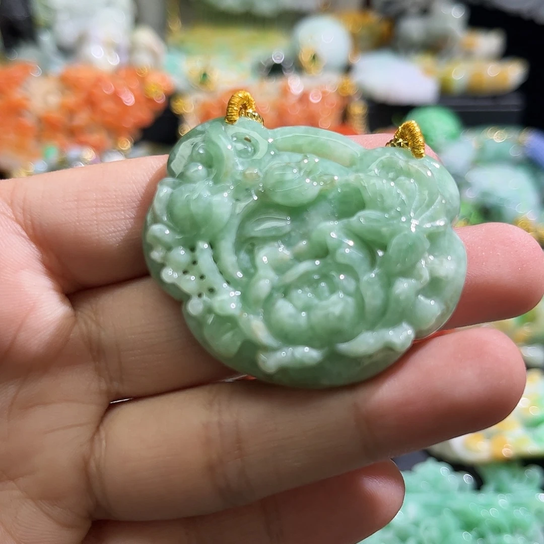 翡翠未镶嵌颈饰待编织