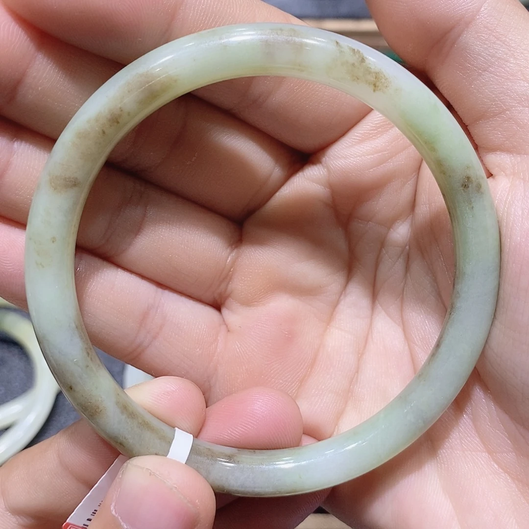 独山玉未镶嵌手镯