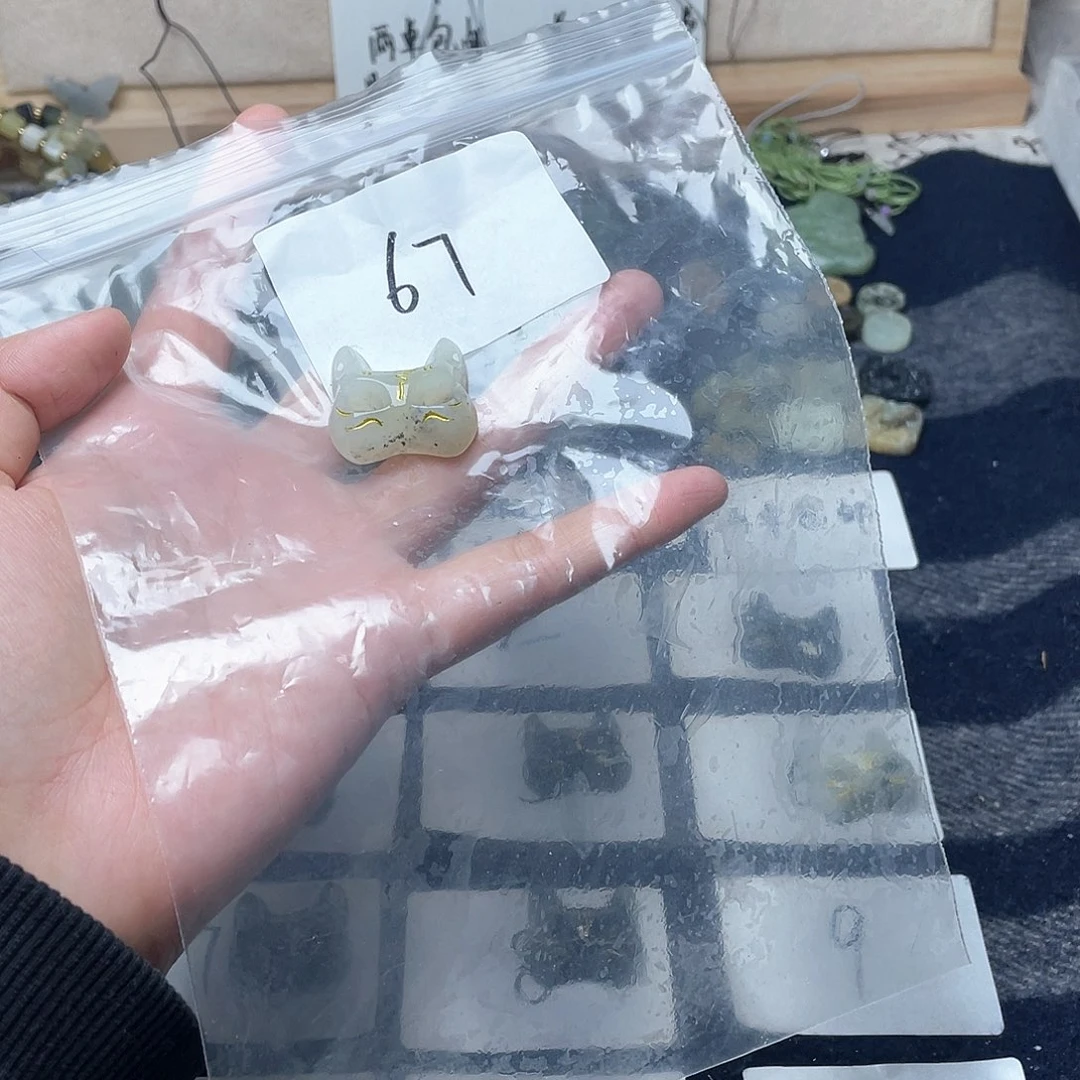 蛇纹石玉颈饰未镶嵌月**亮