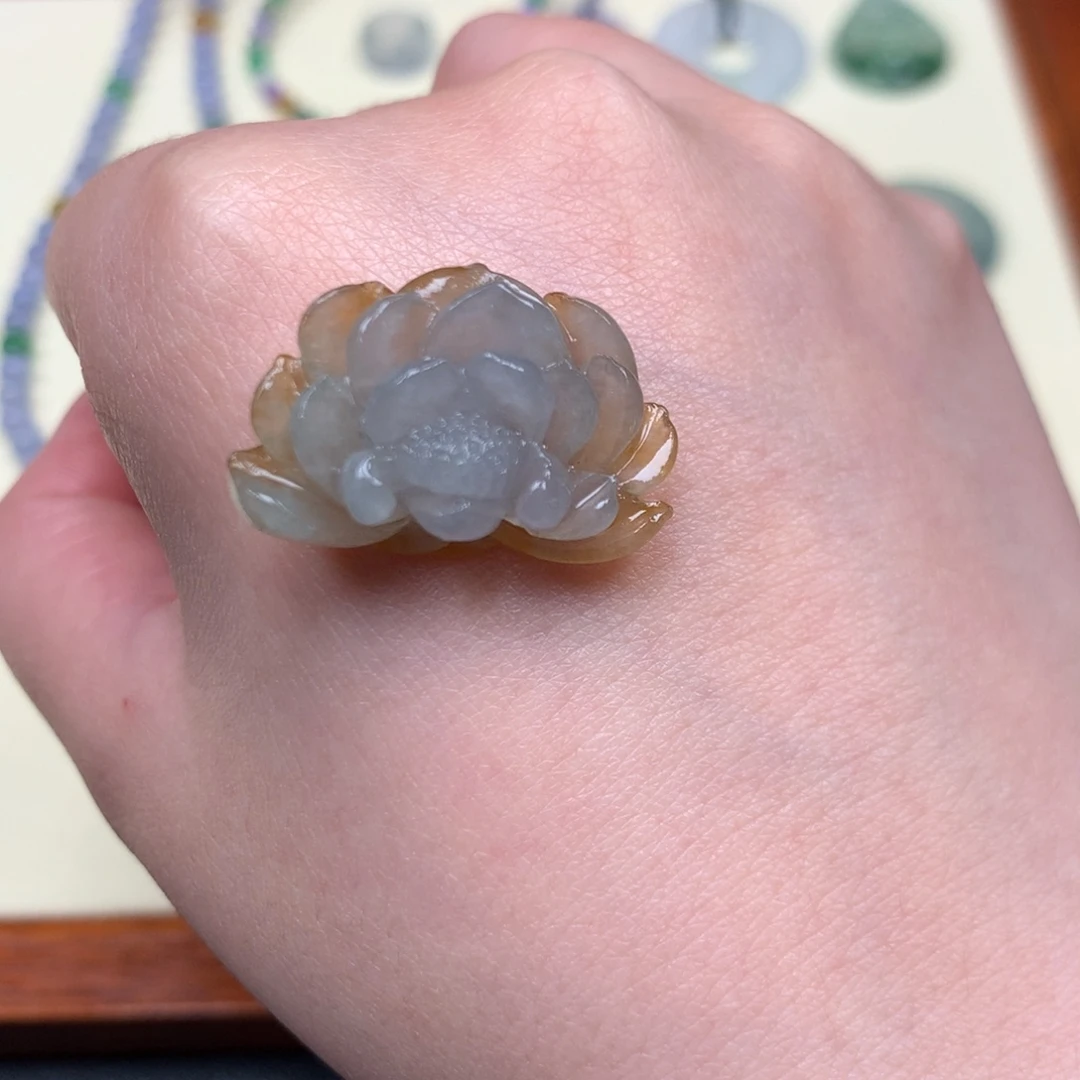 定制翡翠未镶嵌双色莲花