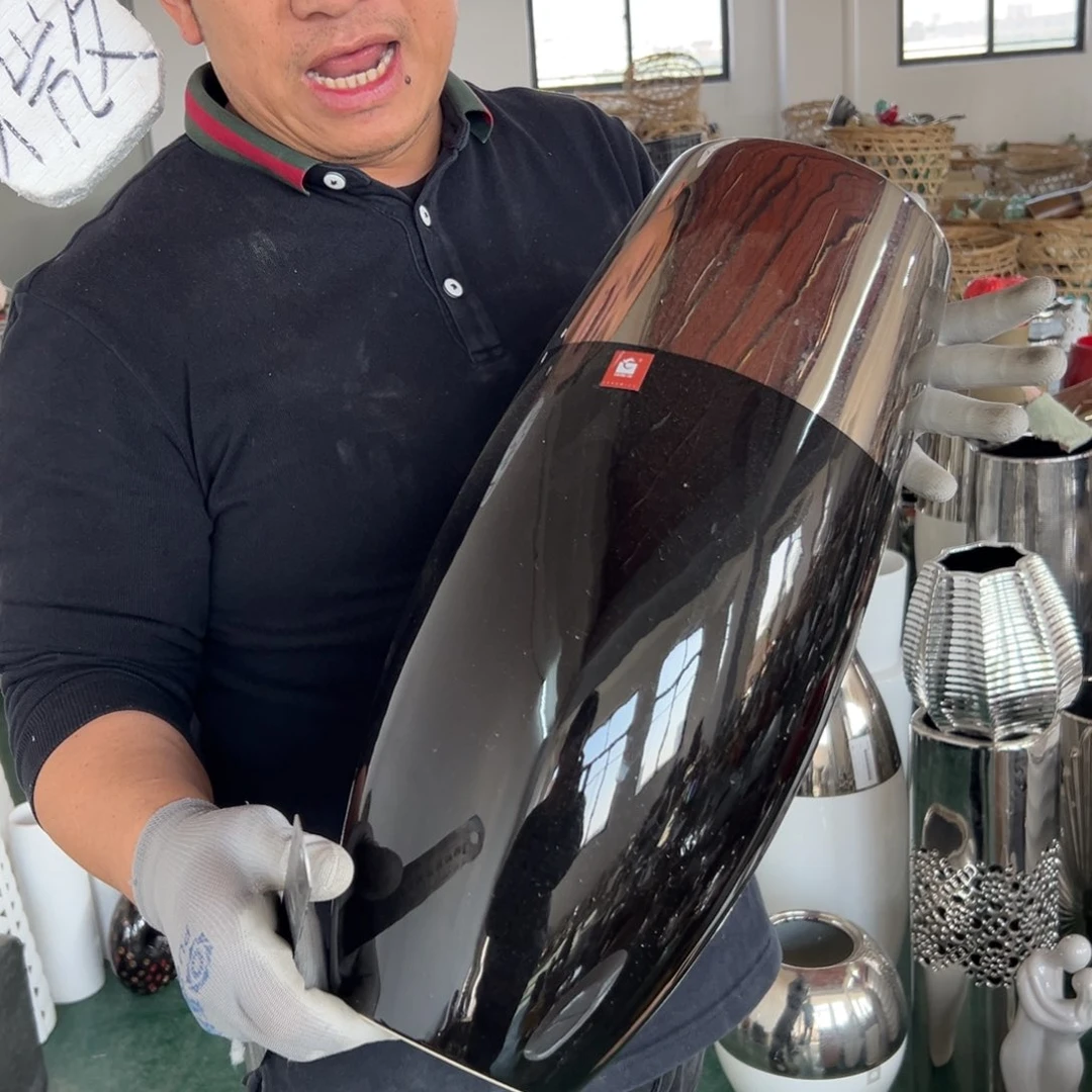 摆件156 号高中低温陶瓷瓶（部分微瑕）