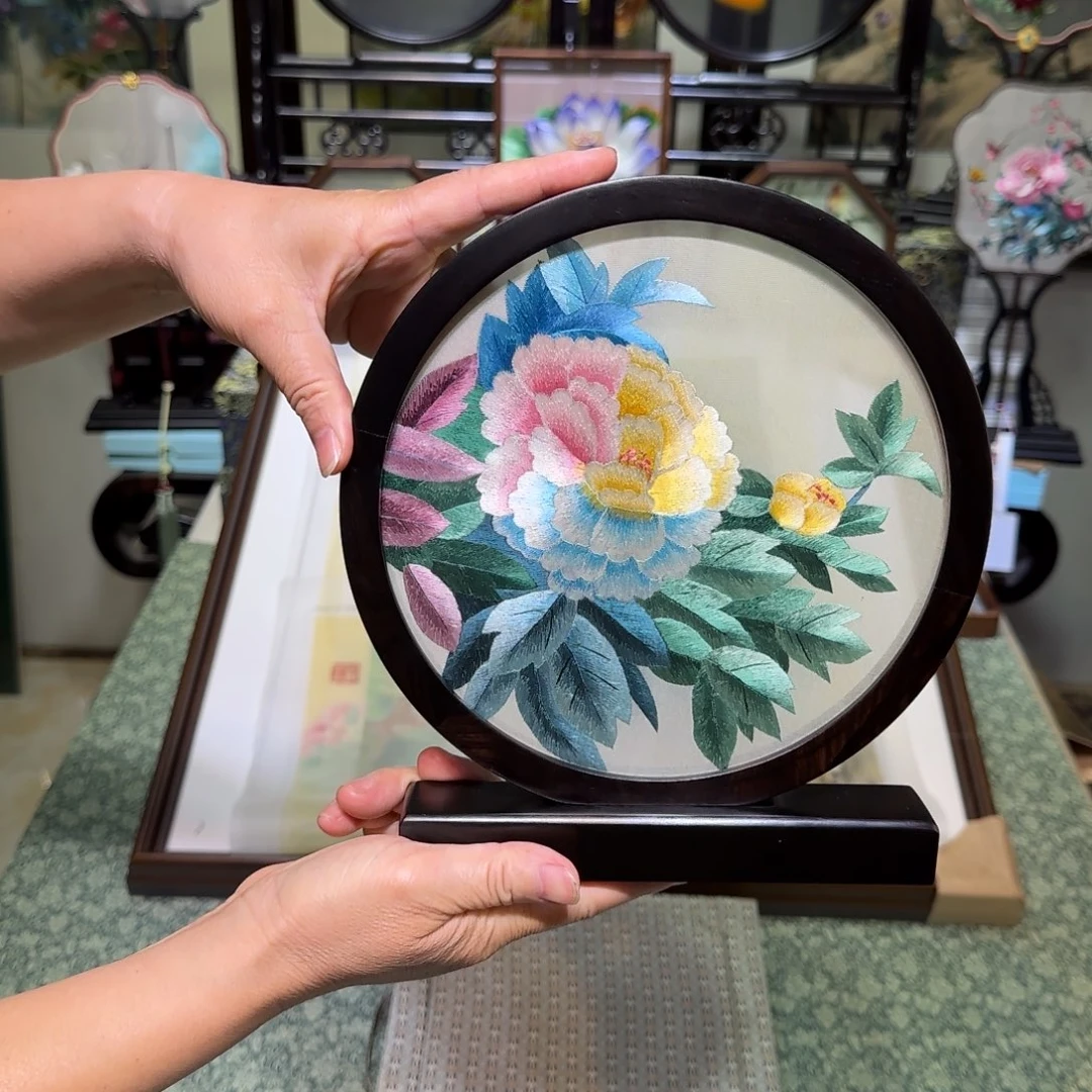 刺绣刺绣工艺精湛独特设计新颖时尚