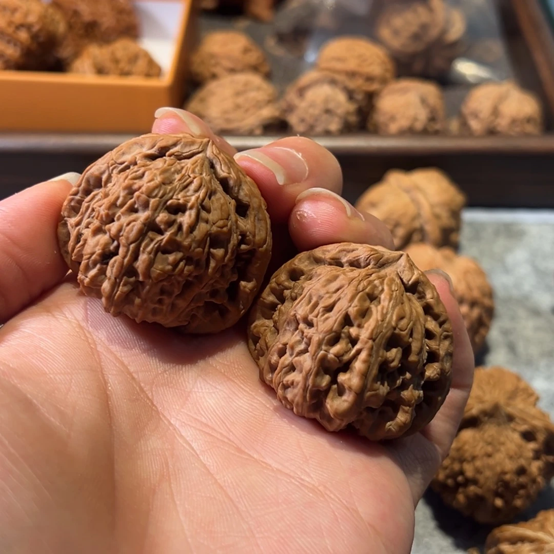 文玩核桃吊坠喜**的色差三角白