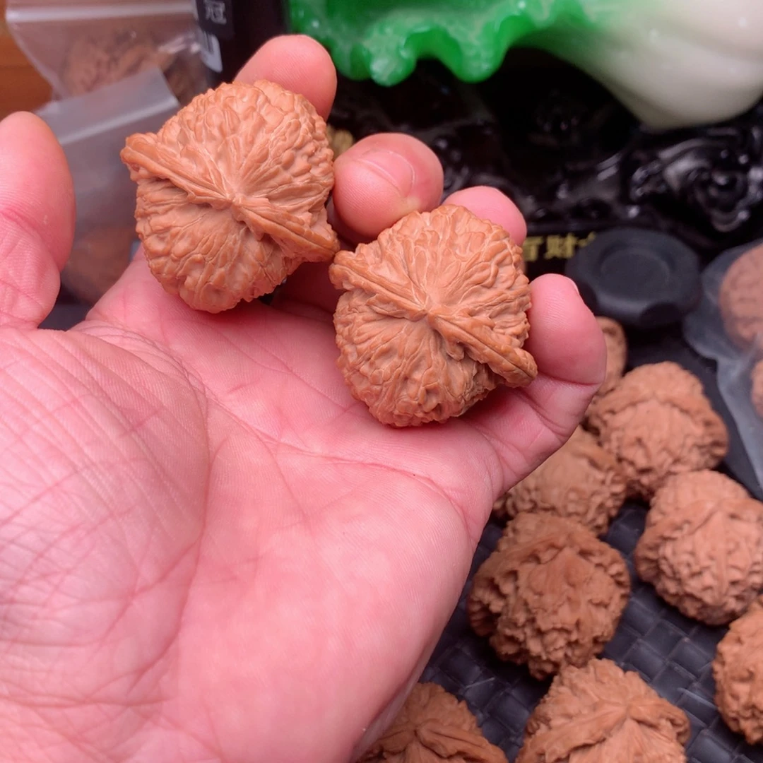 文玩核桃吊坠王*大白狮子