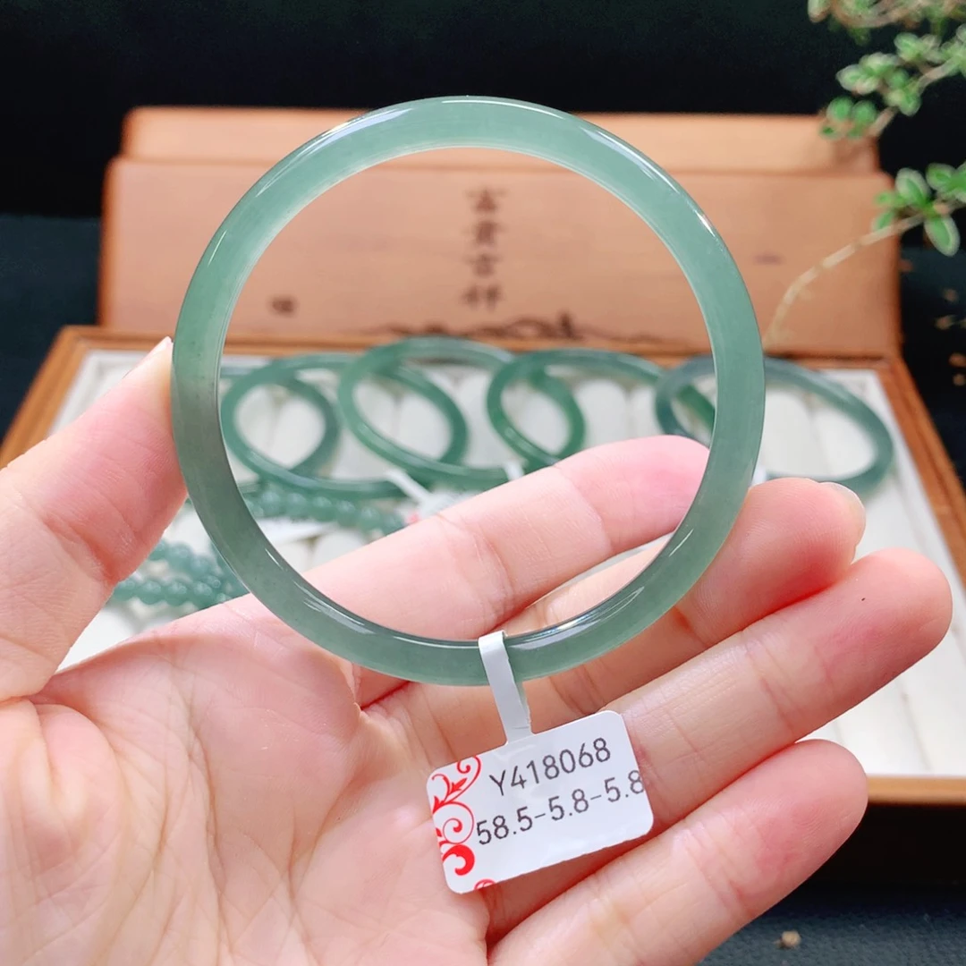 翡翠手镯（圆镯）未镶嵌