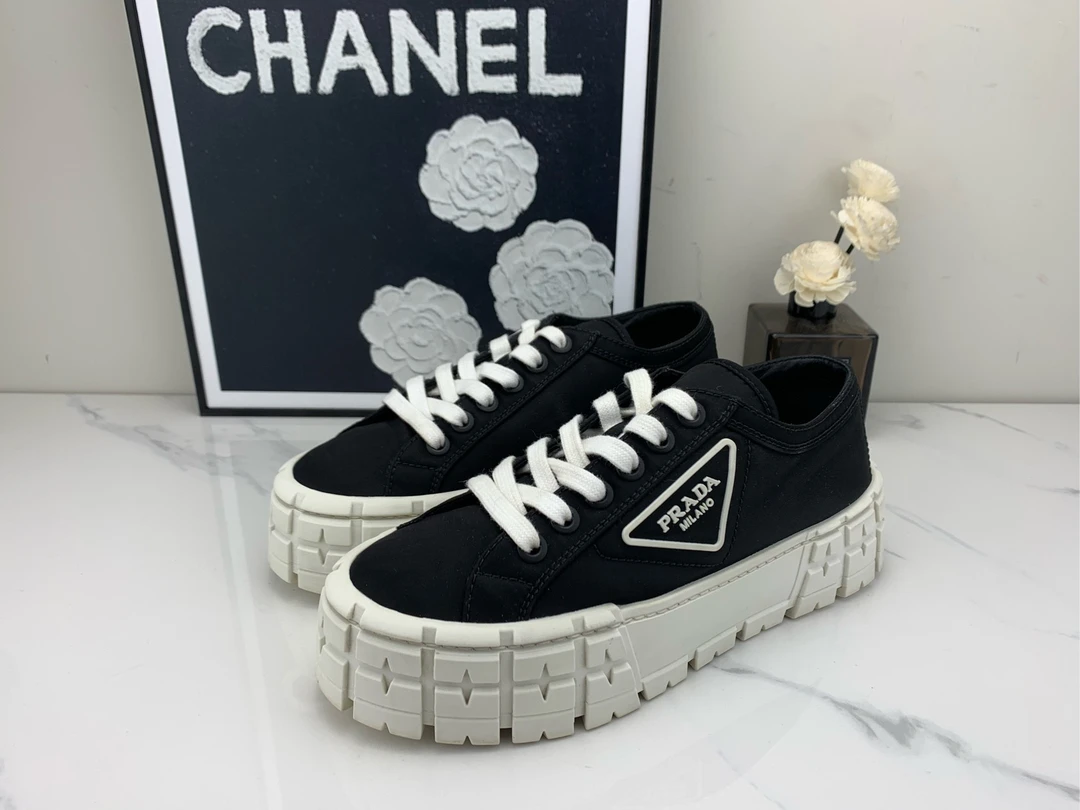 99新 Prada/普拉达 黑白厚底饼干鞋 38.5码/jm00403
