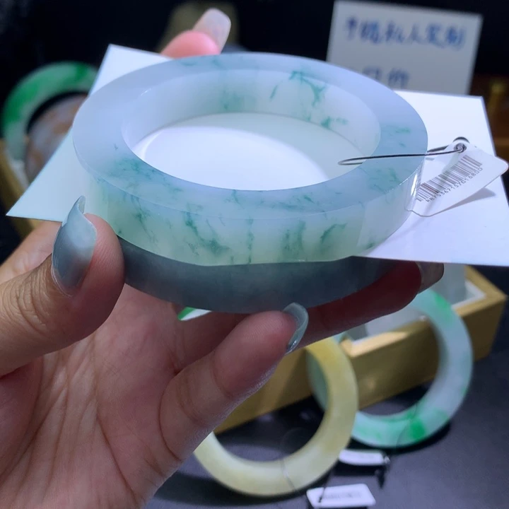 未镶嵌翡翠手镯定制翡翠