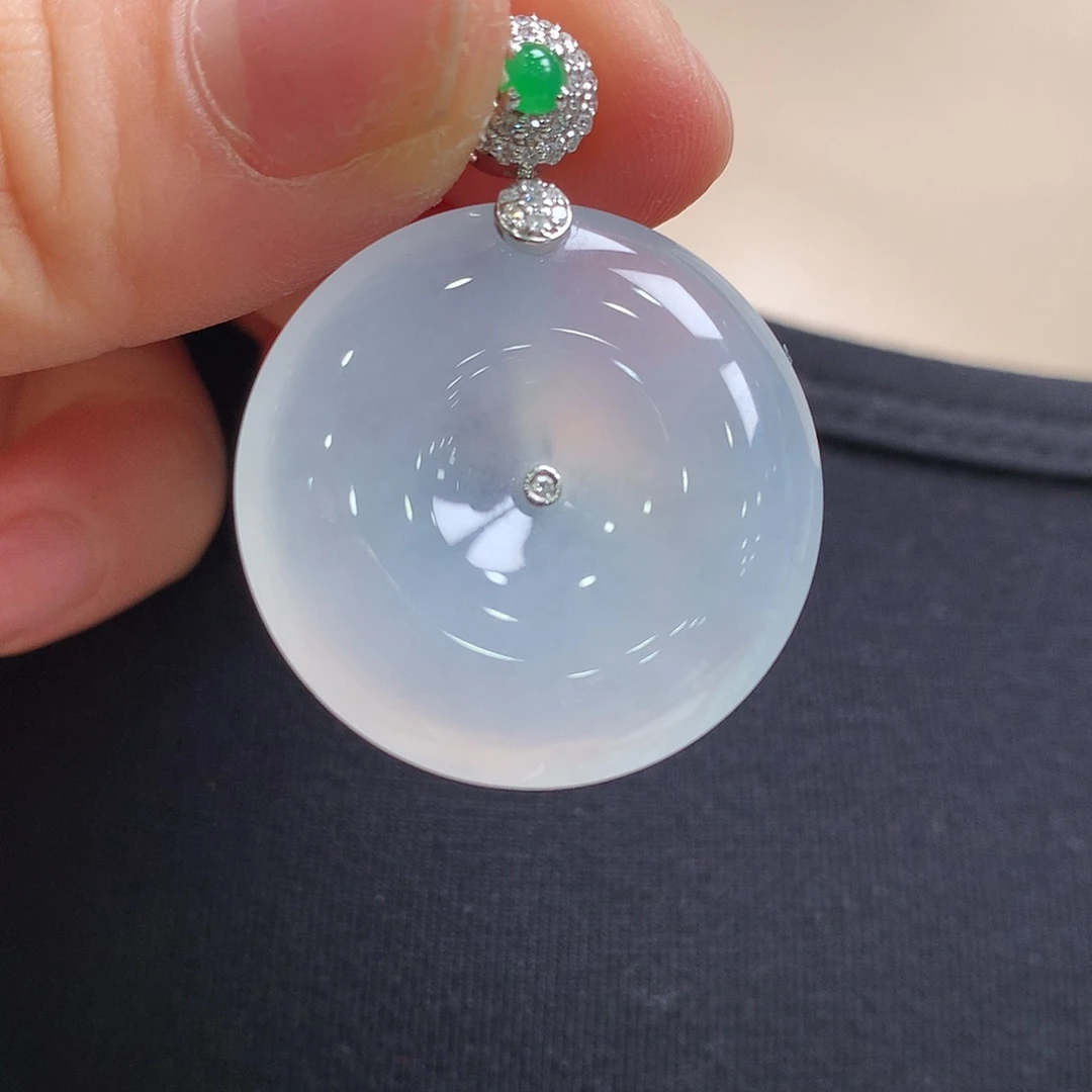 翡翠18K金镶嵌颈饰平安扣