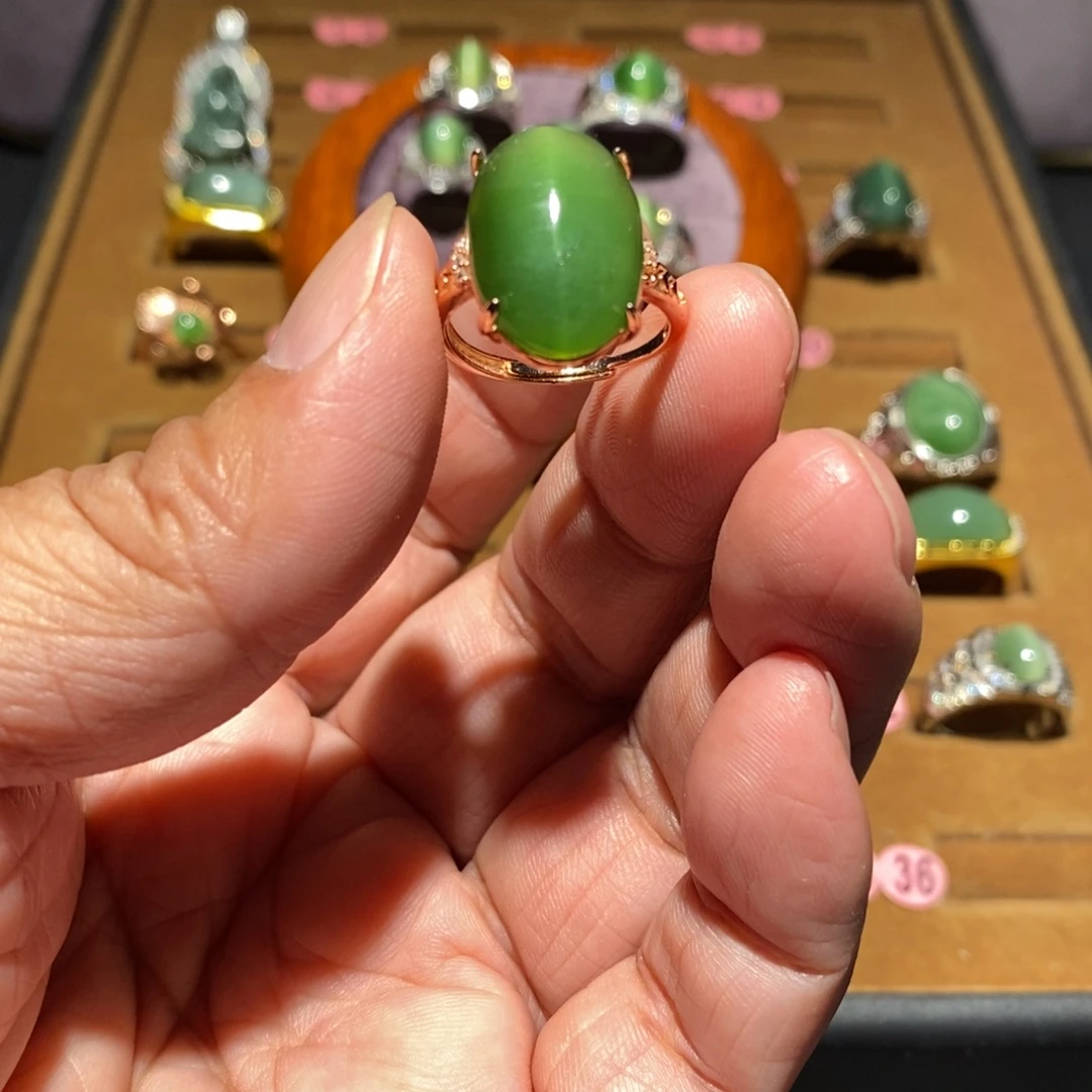 暖***春和田玉未镶嵌戒指