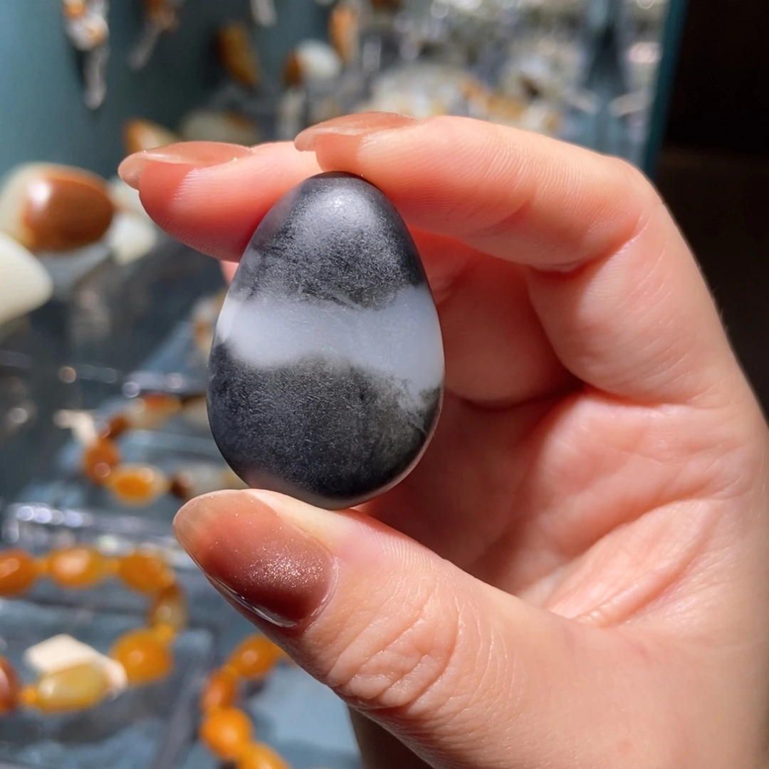 和田玉未镶嵌颈饰一线天原石19.6g