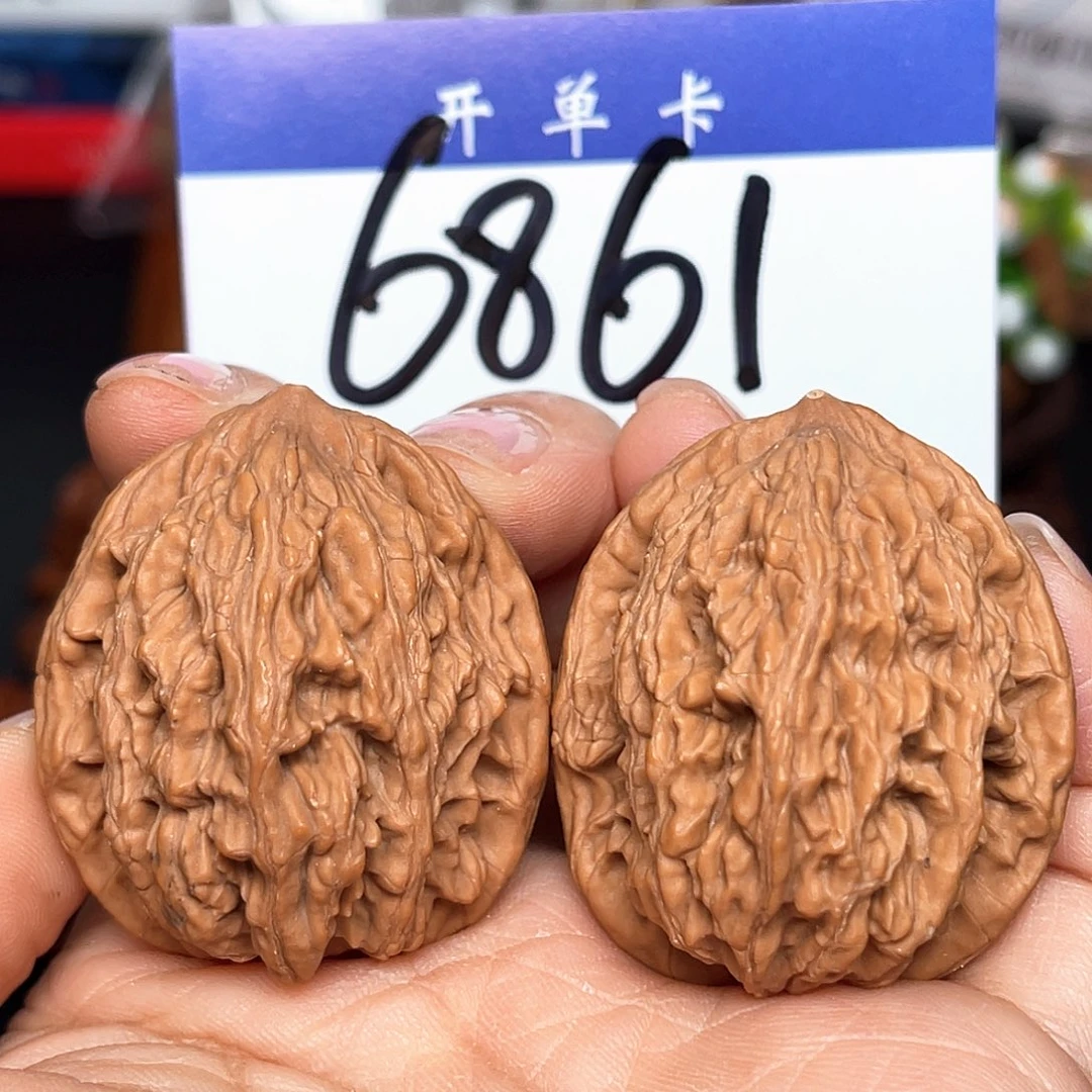 桃核吊坠虎头35尺。