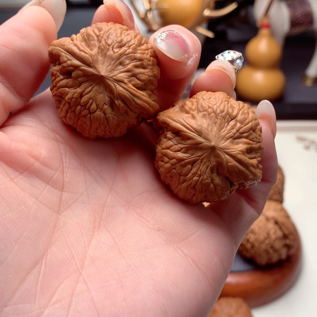 文玩核桃吊坠铁锤。   全品。  6号