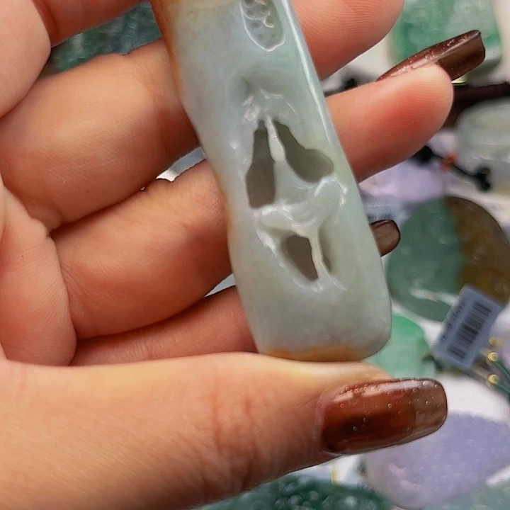 翡翠未镶嵌颈饰挂件