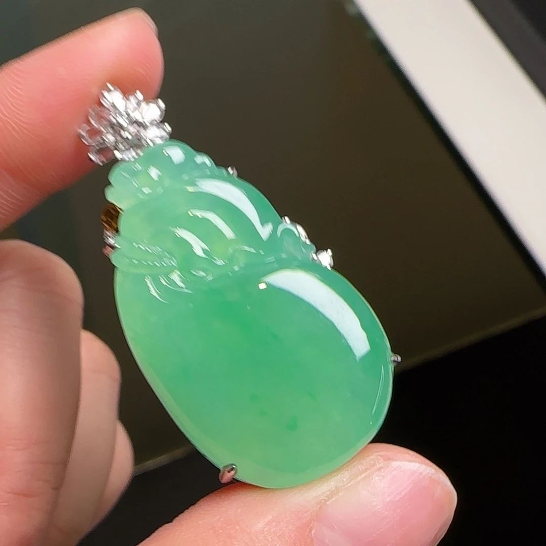 翡翠18K金镶嵌颈饰天然翡翠