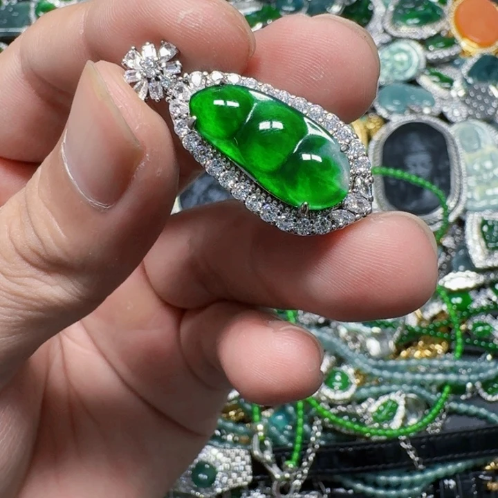 翡翠未镶嵌颈饰天然A货翡翠放漏