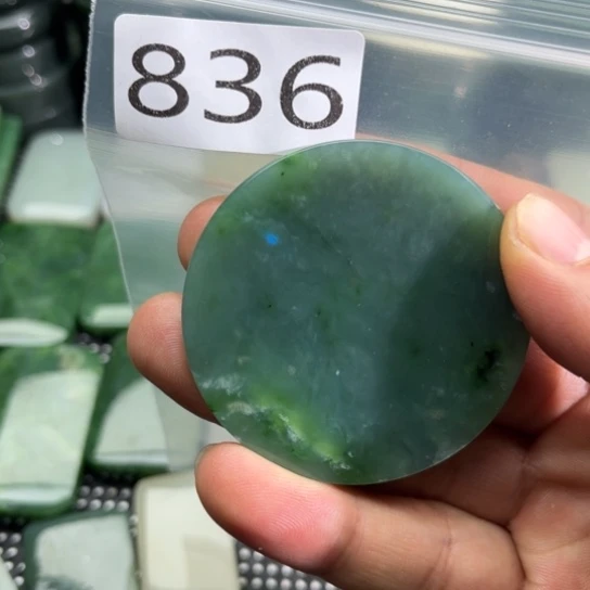 和田玉未镶嵌珠宝半成品