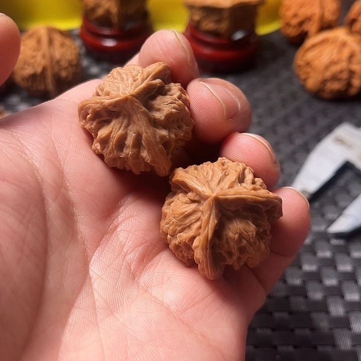 把件文玩核桃盘山三棱文玩核桃三棱