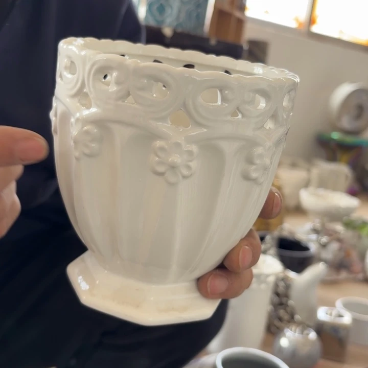 微瑕青花瓷器值得购买