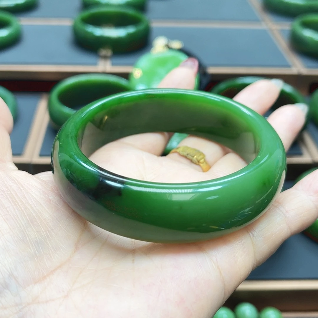 和田玉（碧玉）未镶嵌手镯