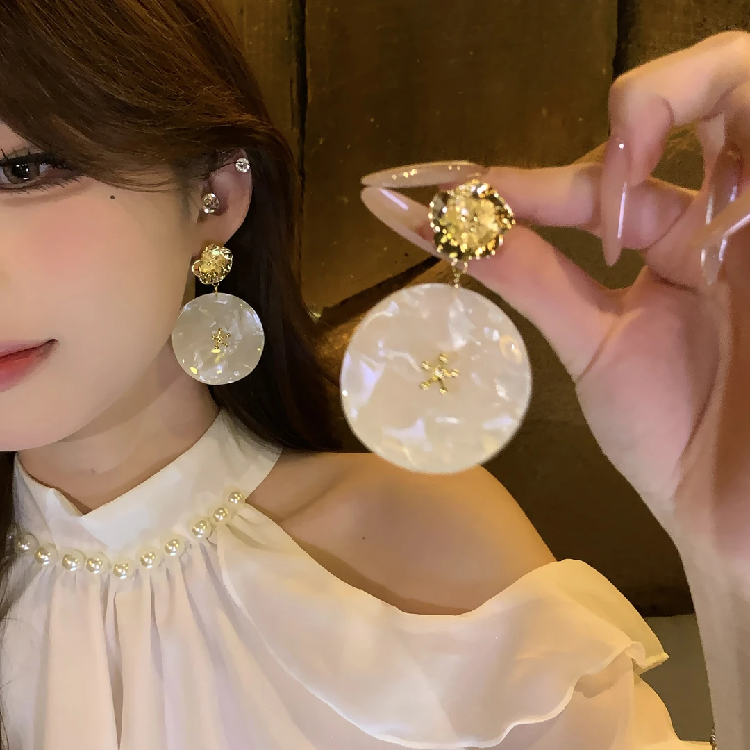 铜合金耳饰 轻奢法式超仙度假风白色花朵耳环小众独特设计耳饰