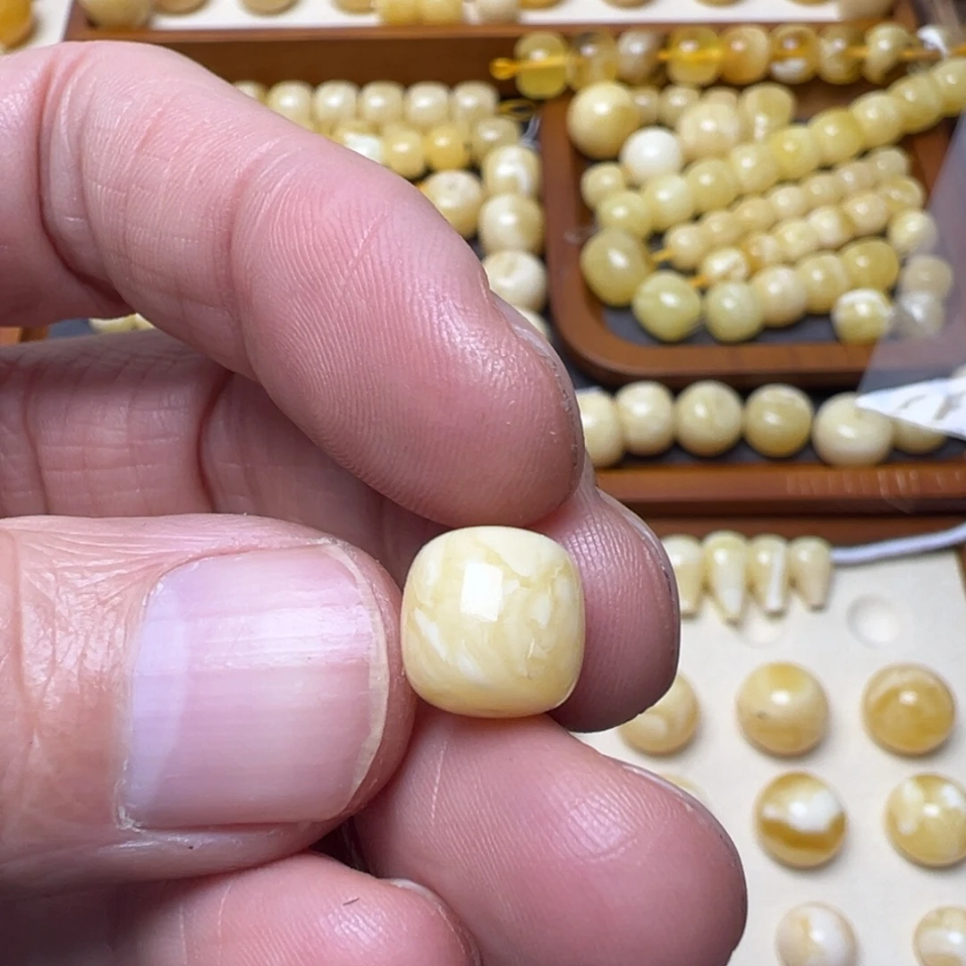某***某琥珀未镶嵌裸石琥珀蜜蜡