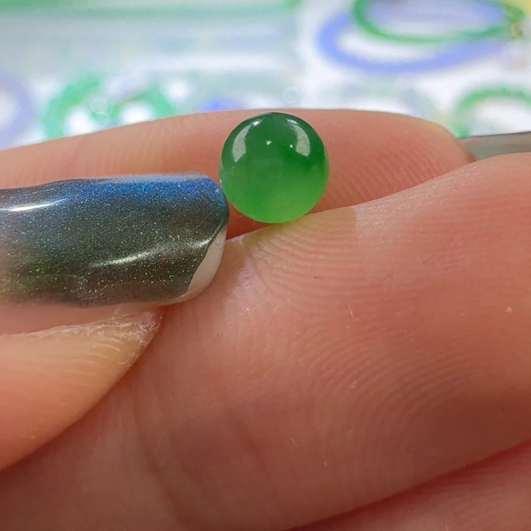 翡翠颈饰未镶嵌冰浓阳绿单珠卡5.9 福利！大漏！