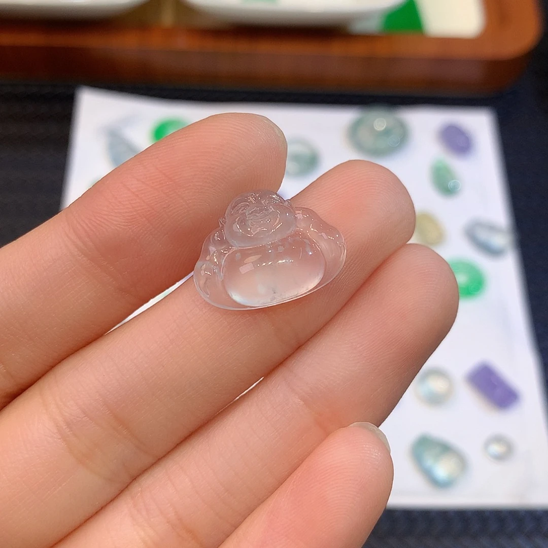 翡翠挂件未镶嵌翡翠