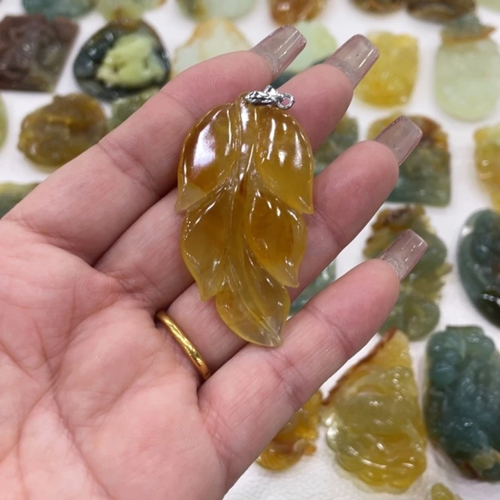 蛇纹石玉未镶嵌颈饰