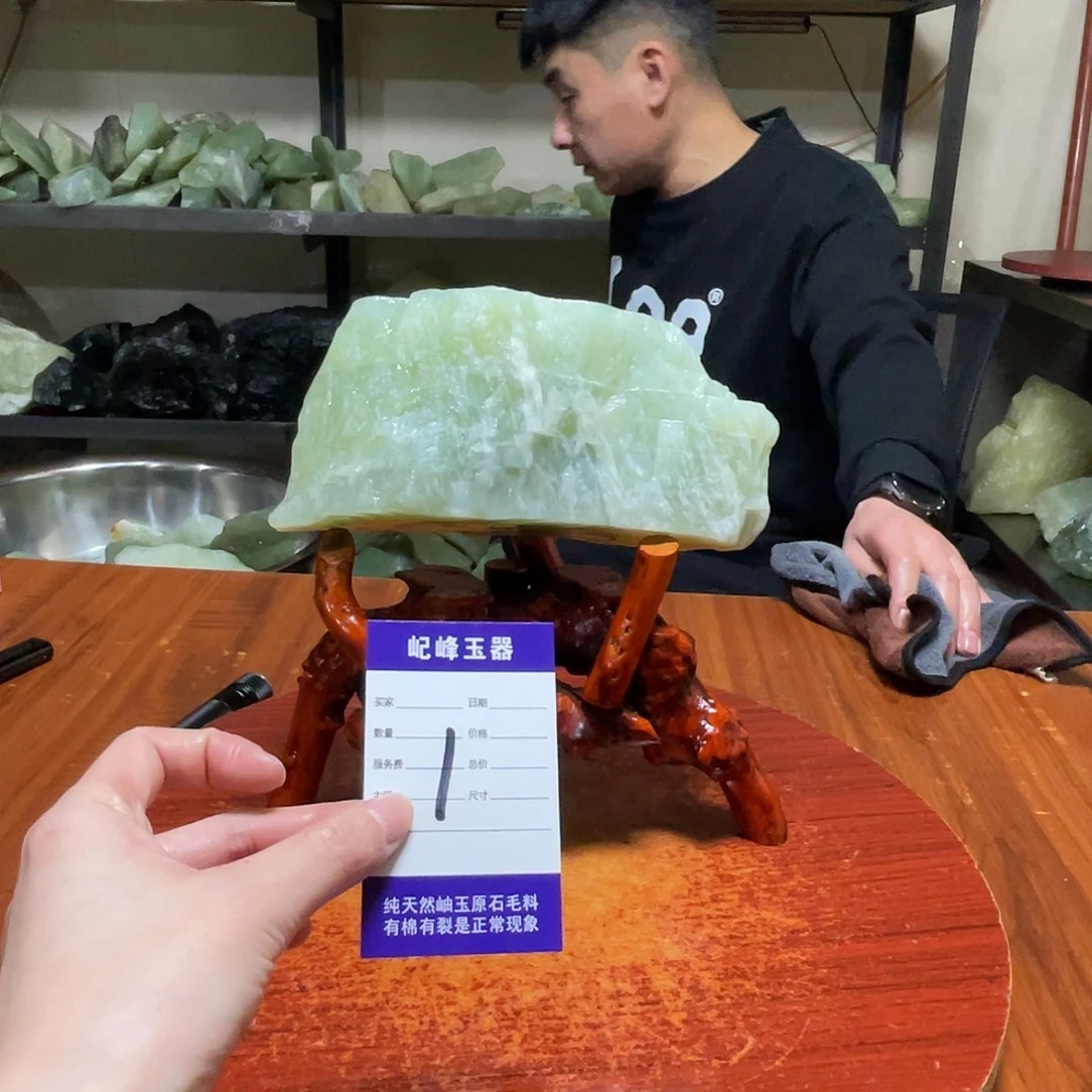 蛇纹石玉未镶嵌原石1