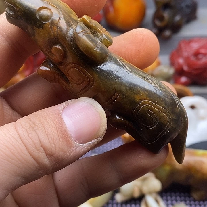 未镶嵌蛇纹石玉颈饰