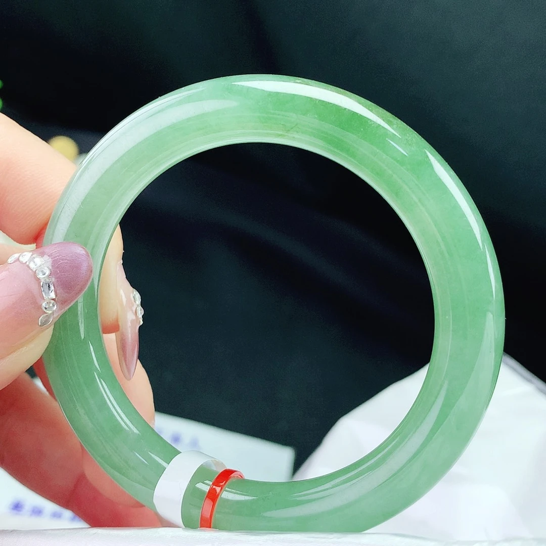 翡翠手镯未镶嵌52圈