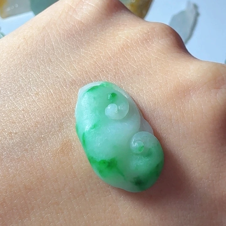 定制翡翠未镶嵌如意