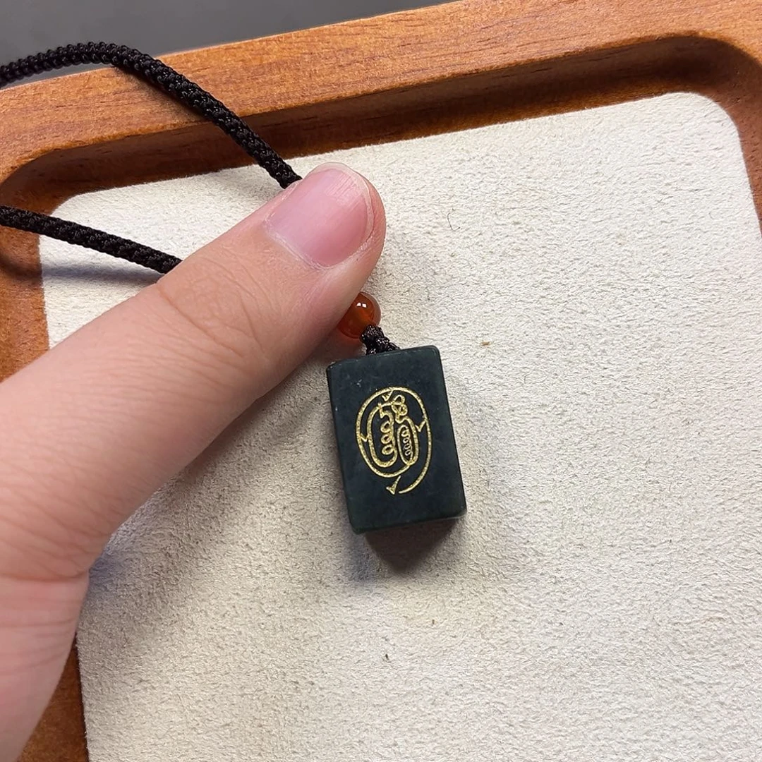 和田玉(翠青玉)未镶嵌颈饰