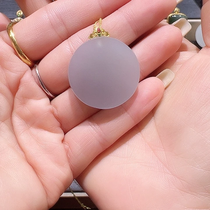 颈饰18K金镶嵌和田玉