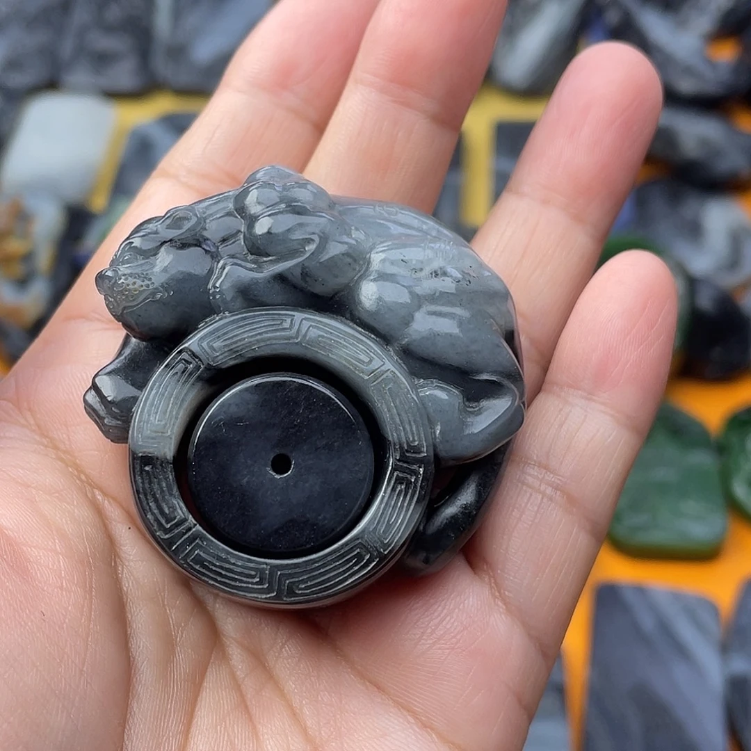 善***地和田玉未镶嵌颈饰