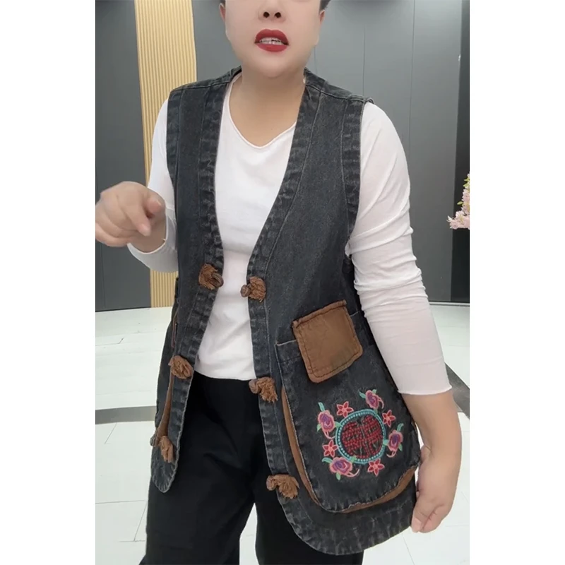 春秋大码女中老年休闲宽松百搭马甲刺绣拼接V领做旧水洗牛仔马夹