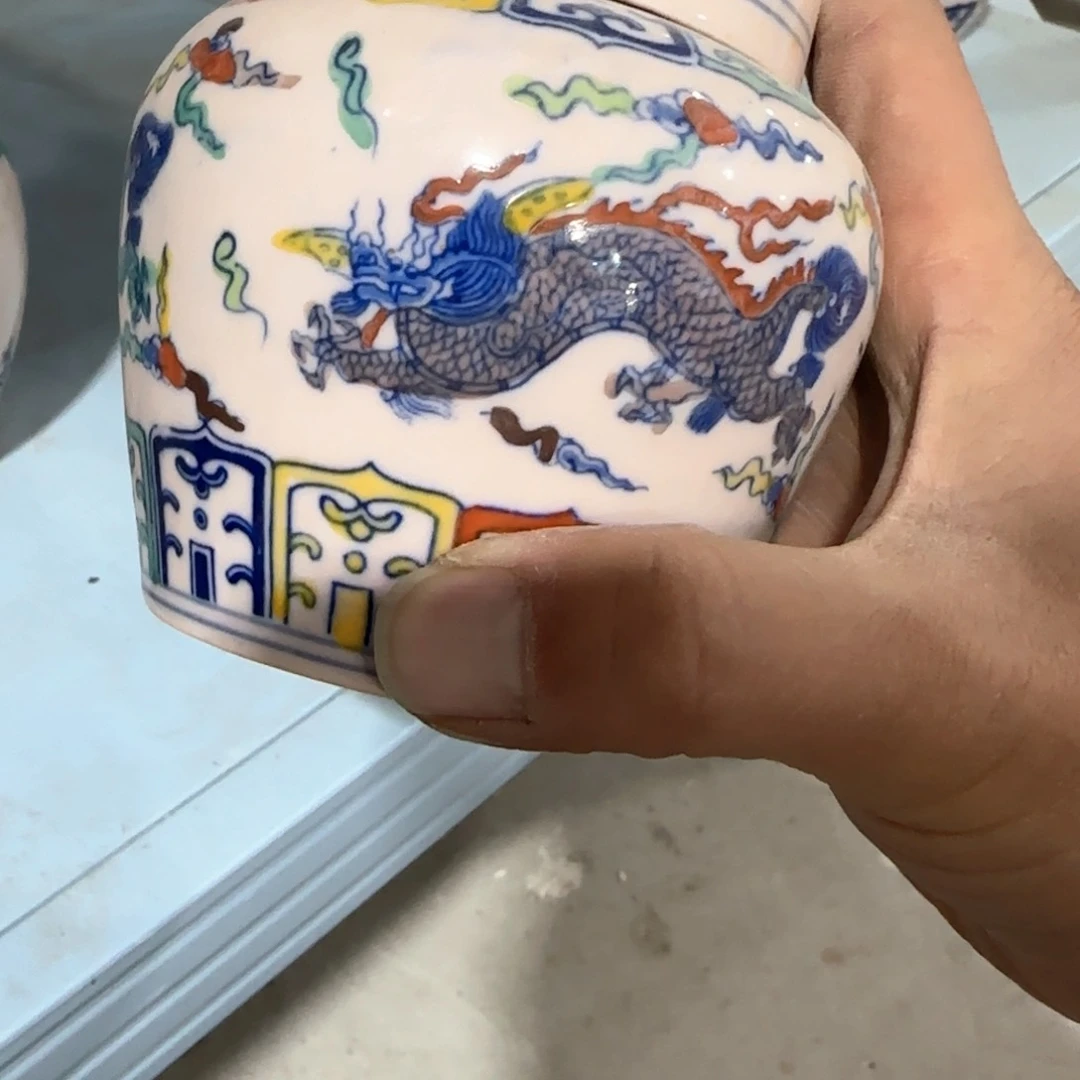 瓷片好想看这两只猪打架哈哈