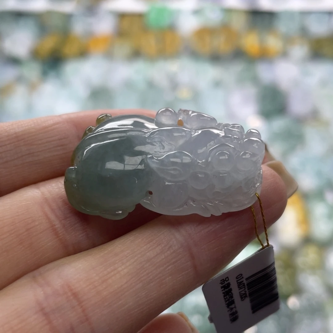 翡翠未镶嵌颈饰貔貅