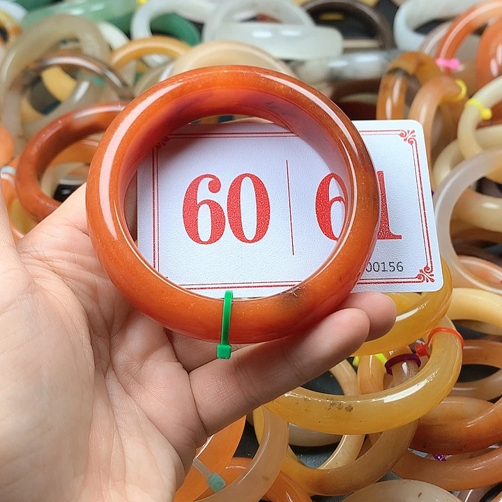 未镶嵌石英质玉（黄龙玉）手镯