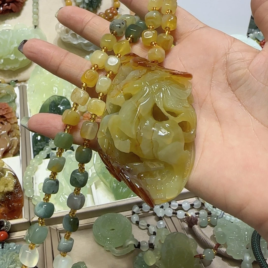 未镶嵌蛇纹石玉吊坠