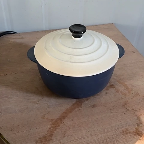 微瑕，不能明火，口径14，高6炖盅1个