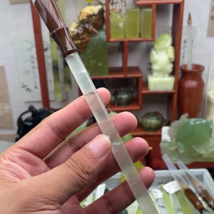 岫玉未镶嵌四大名玉毛笔