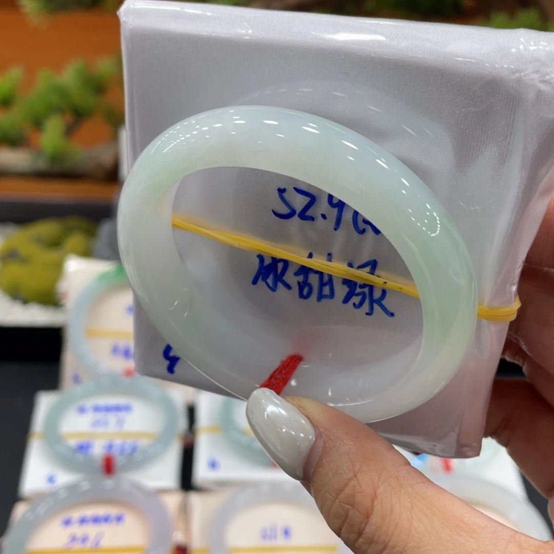 翡翠未镶嵌手镯缅甸翡翠