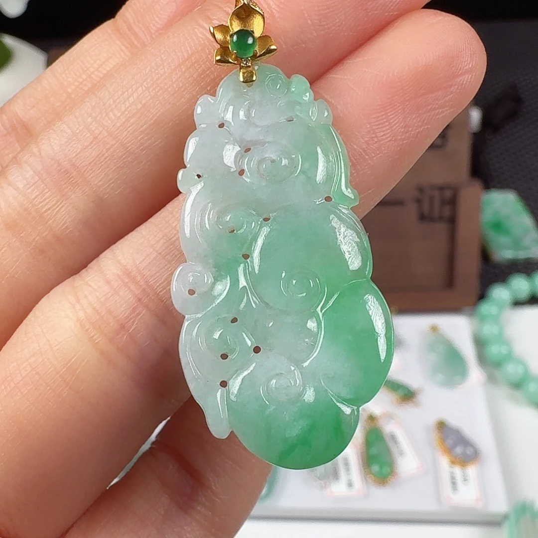 翡翠18K金镶嵌颈饰