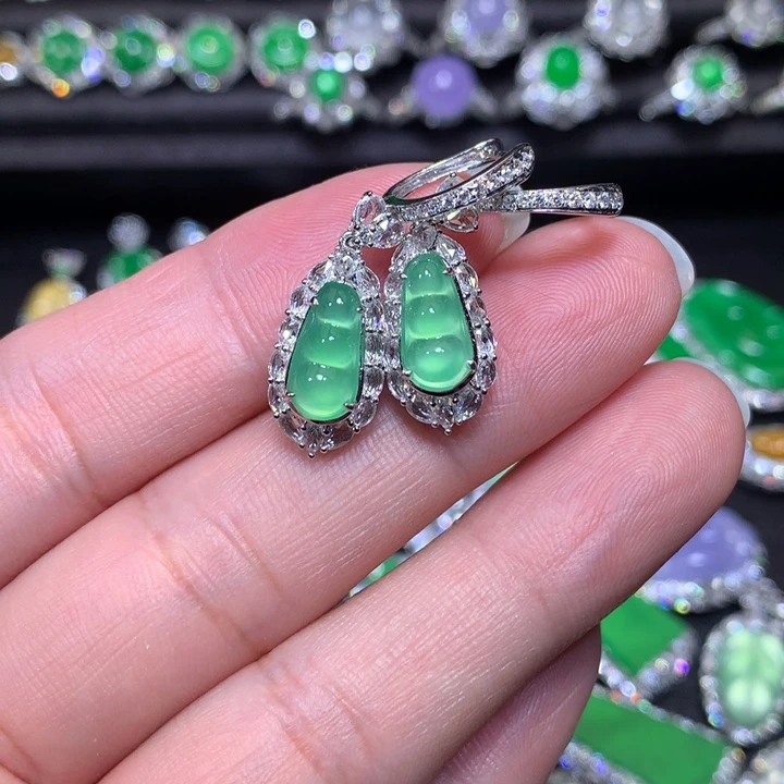 翡翠18K金镶嵌耳饰木那福豆