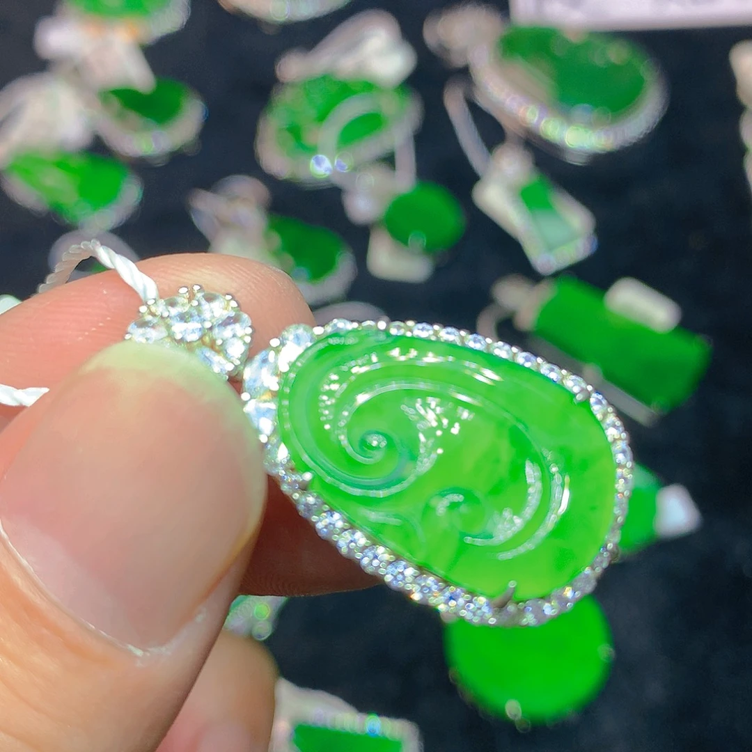 颈饰银S925镶嵌翡翠