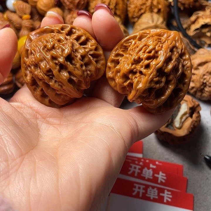 文玩核桃吊坠霞云岭