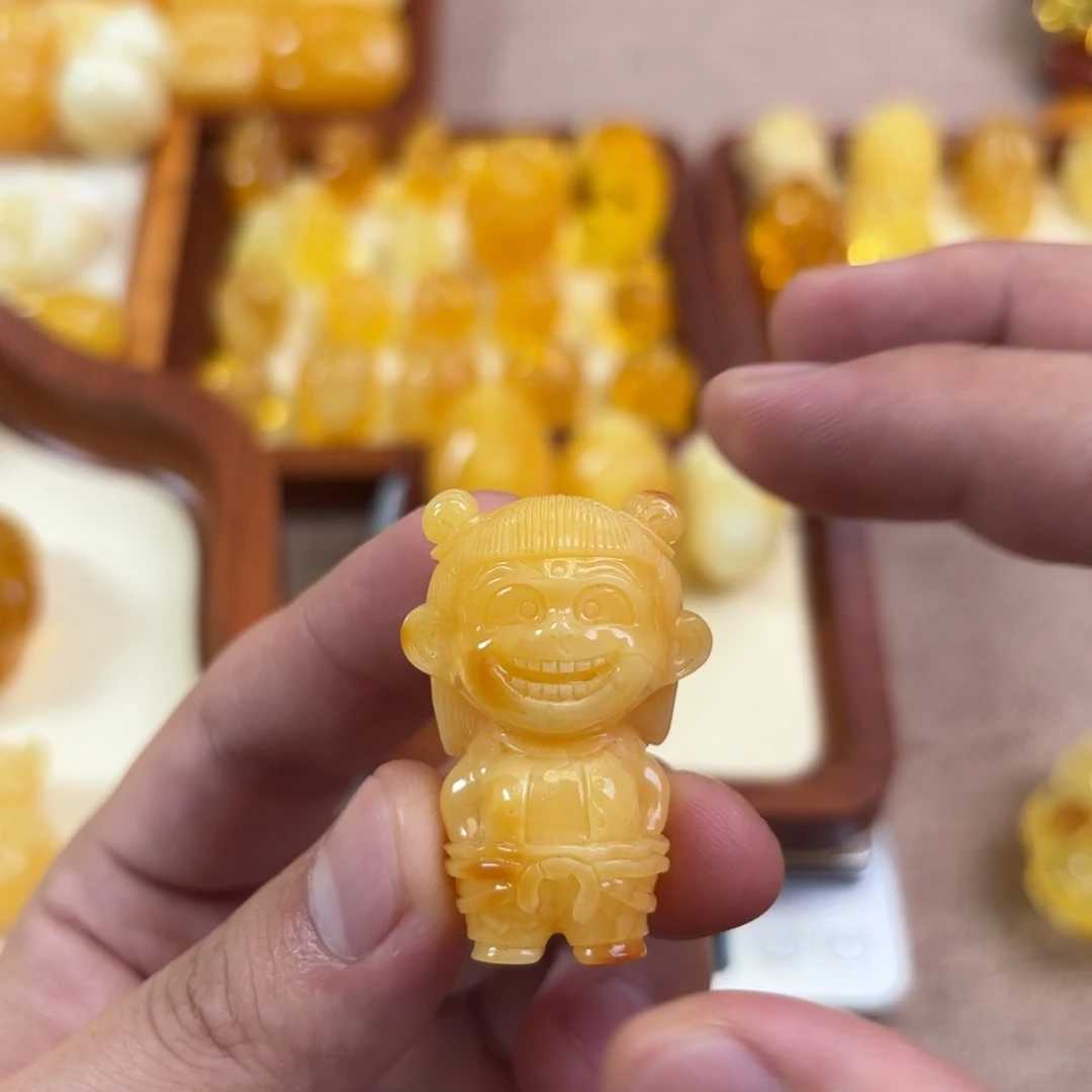 勤***糖蜜蜡未镶嵌裸石哪吒