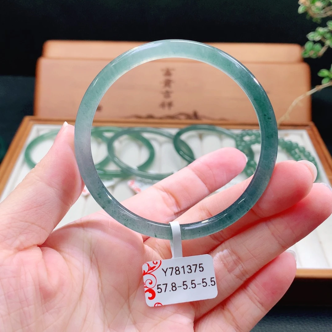 翡翠手镯（圆镯）未镶嵌